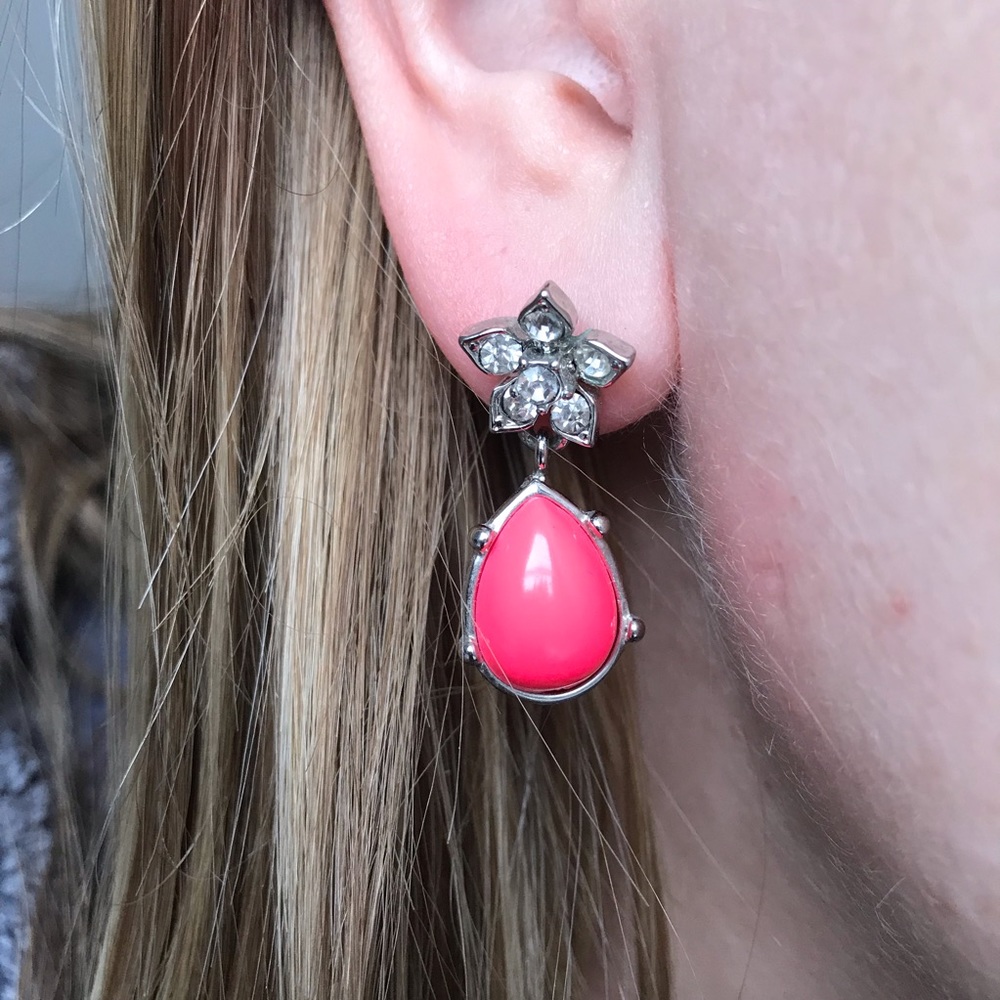 DONATING SOON | LOFT | pink crystal drop earrings